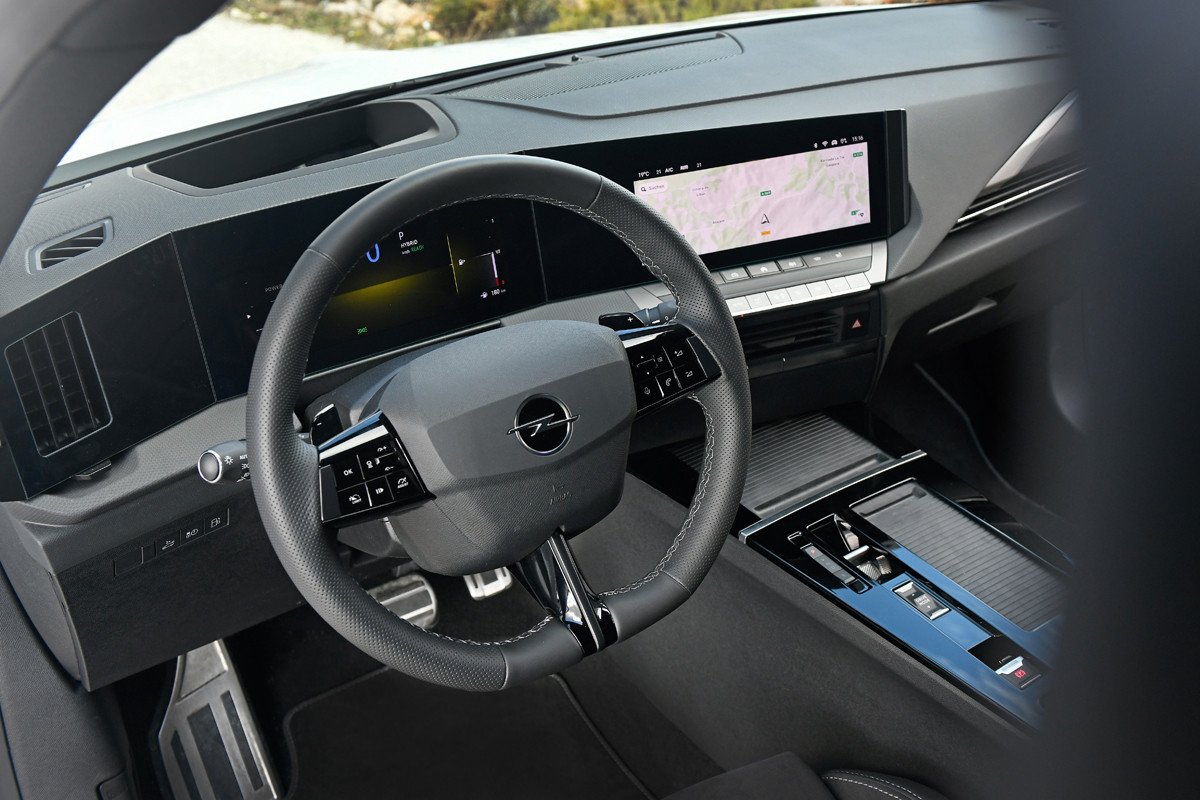 Prueba Opel Astra y Grandland GSe: deportividad y eficiencia a partes iguales