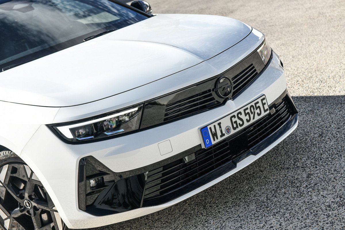Prueba Opel Astra y Grandland GSe: deportividad y eficiencia a partes iguales