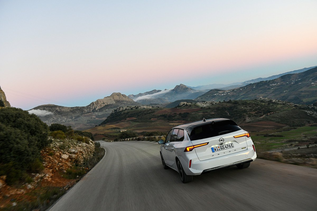 Prueba Opel Astra y Grandland GSe: deportividad y eficiencia a partes iguales