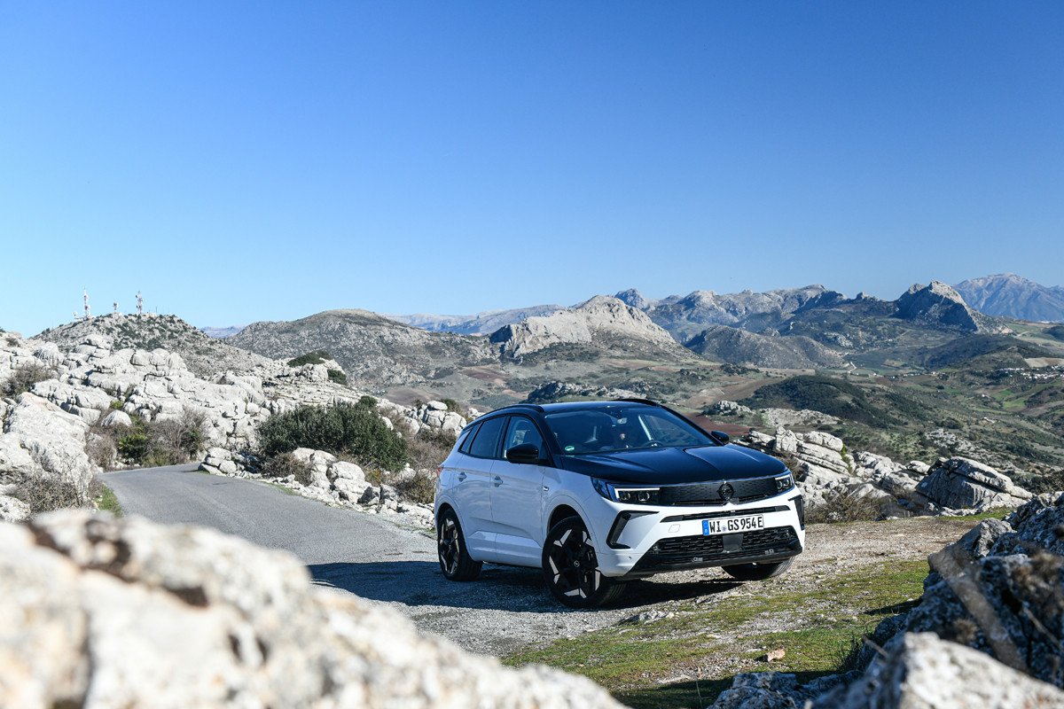 Prueba Opel Astra y Grandland GSe: deportividad y eficiencia a partes iguales
