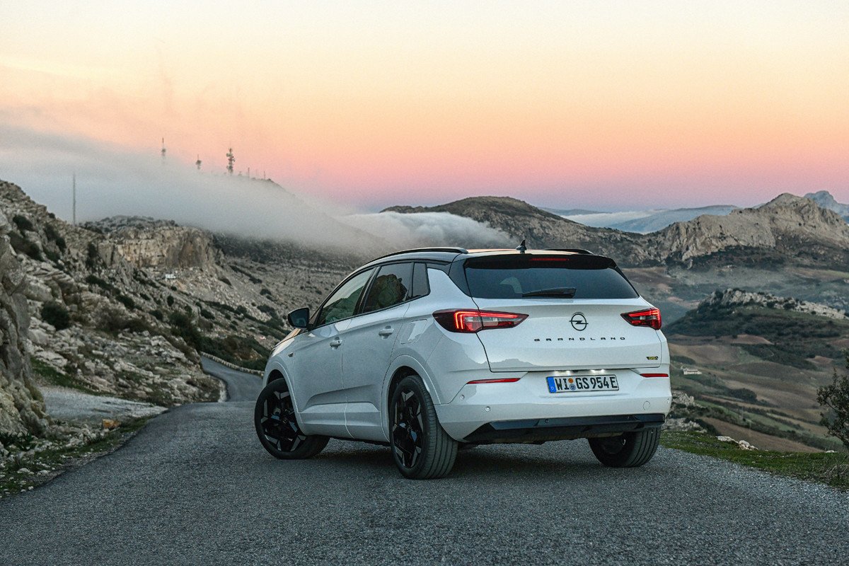 Prueba Opel Astra y Grandland GSe: deportividad y eficiencia a partes iguales
