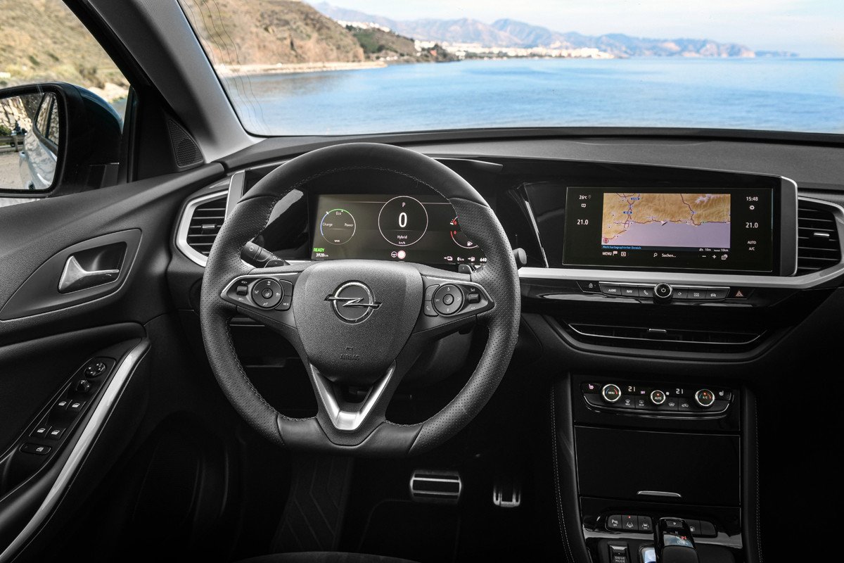 Prueba Opel Astra y Grandland GSe: deportividad y eficiencia a partes iguales