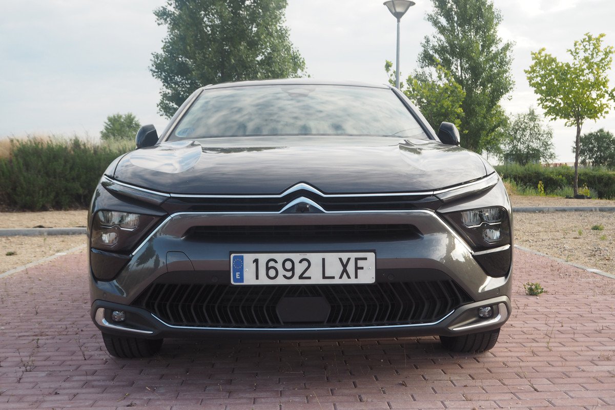 Prueba y opinión del Citroën C5 X: habitabilidad, precio y autonomía del Plug-in Hybrid
