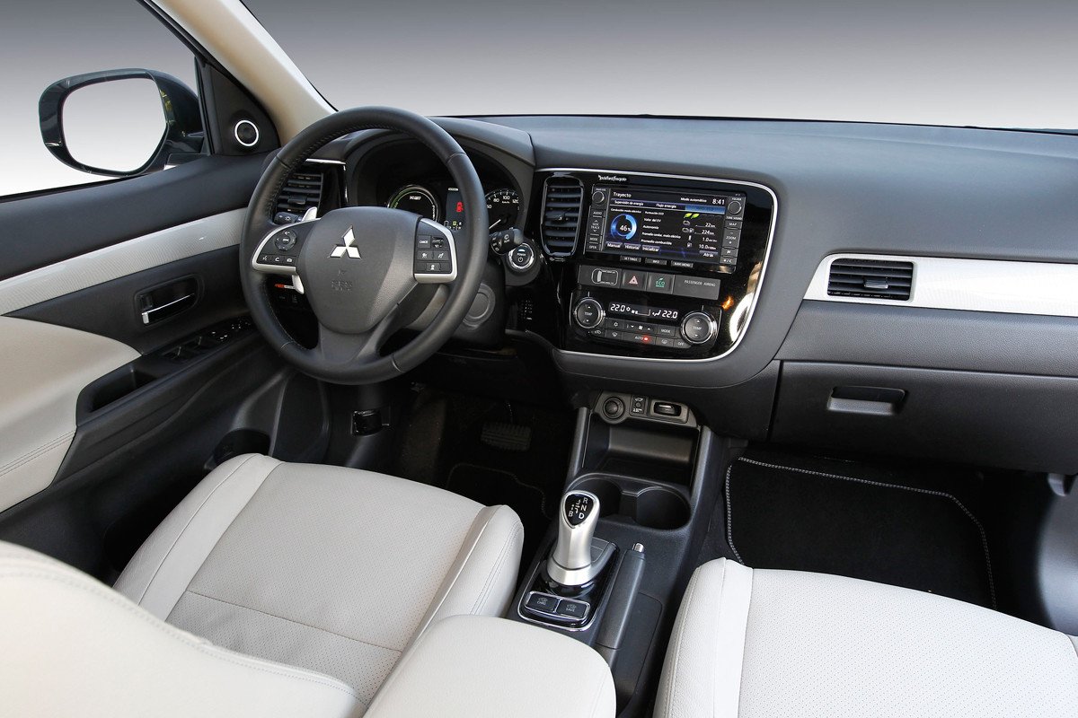 Prueba Mitsubishi Outlander PHEV, ¿Es mejor que el diésel?