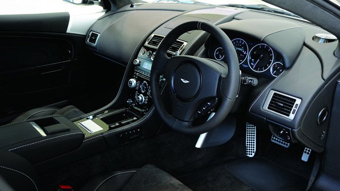 Aston Martin DBS y Vantage Color Negro Carbón
