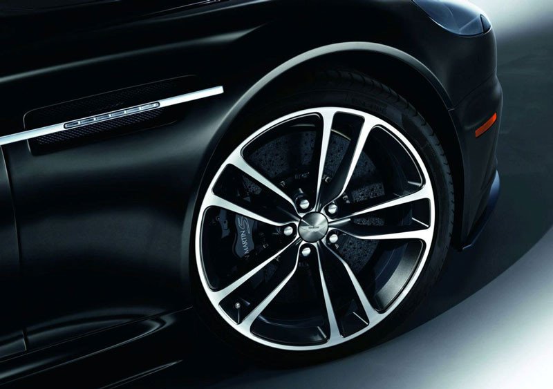 Aston Martin DBS y Vantage Color Negro Carbón
