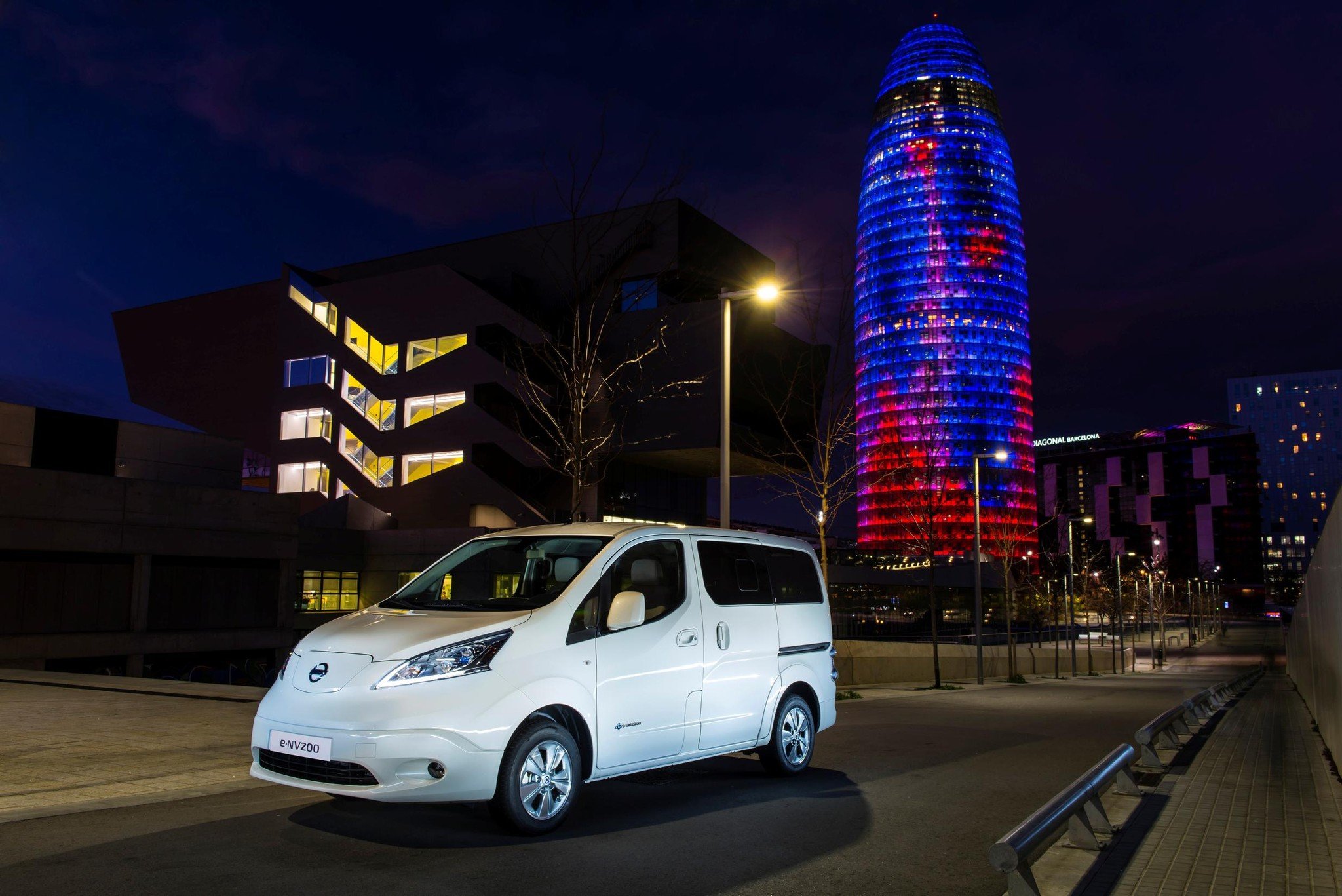 Eléctrico para siete: comienza la fabricación del E-NV200