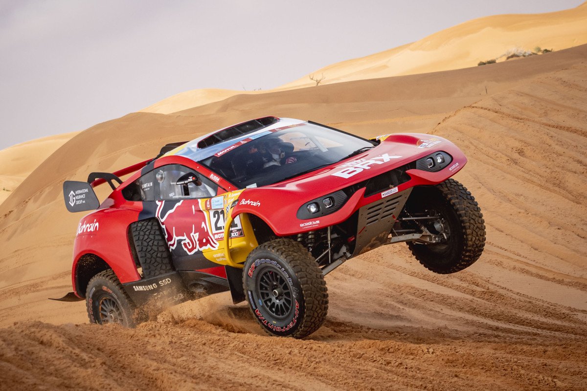 Prodrive saca a la venta una versión de calle del coche del Dakar con el nombre Hunter