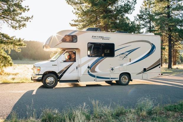 Si viajas en autocaravana esto te puede interesar: dónde puedes aparcar