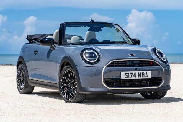 Nuevo Mini Cooper Cabrio: A cielo abierto y motores gasolina con hasta 231 CV