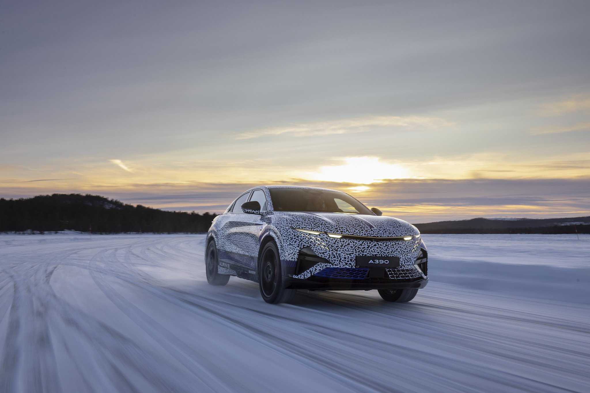 Así son las pruebas en nieve del nuevo Alpine A390 ¿el deportivo eléctrico definitivo? 