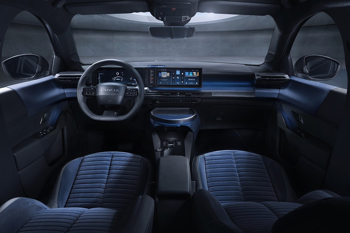 Lancia Ypsilon 2024 100% eléctrico salpicadero