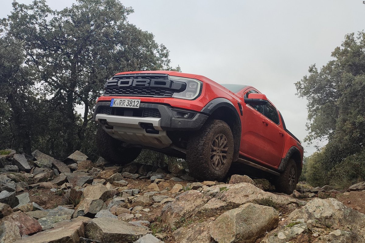 Prueba Ford Ranger Raptor: precio, rendimiento y capacidades off-road