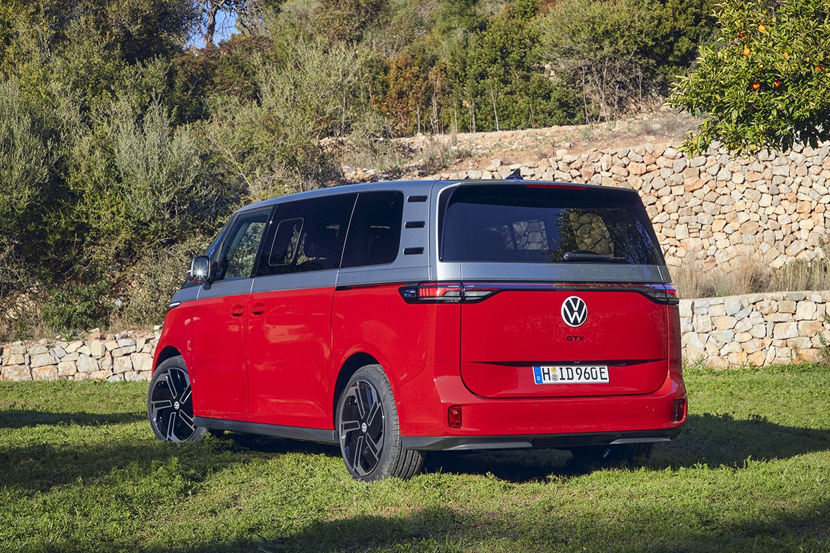 Volkswagen ID. BUZZ GTX: la nueva furgoneta para surferos aventureros y deportivos
