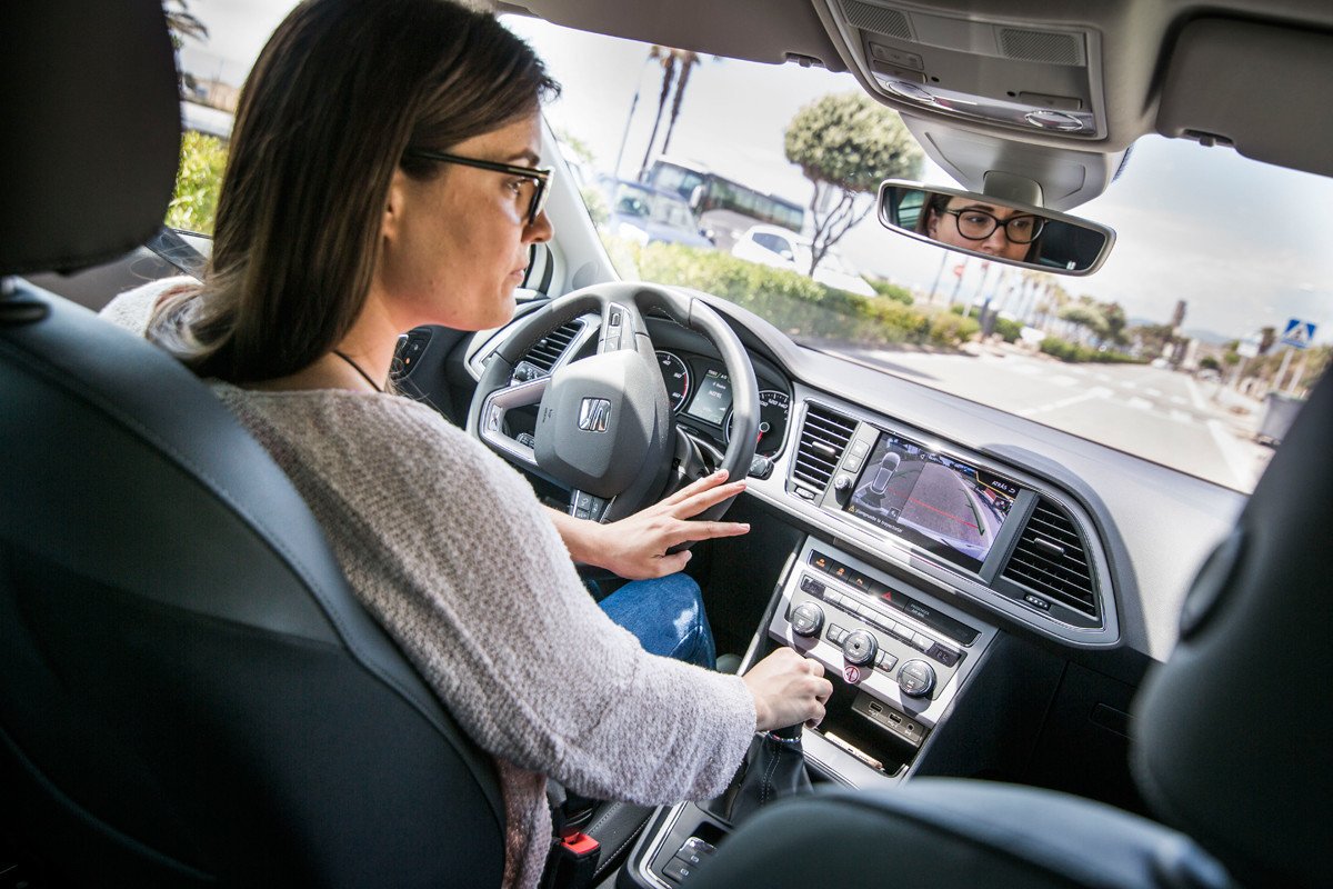 El 95% de las mujeres al volante sufre agresividad: un estudio global revela por qué