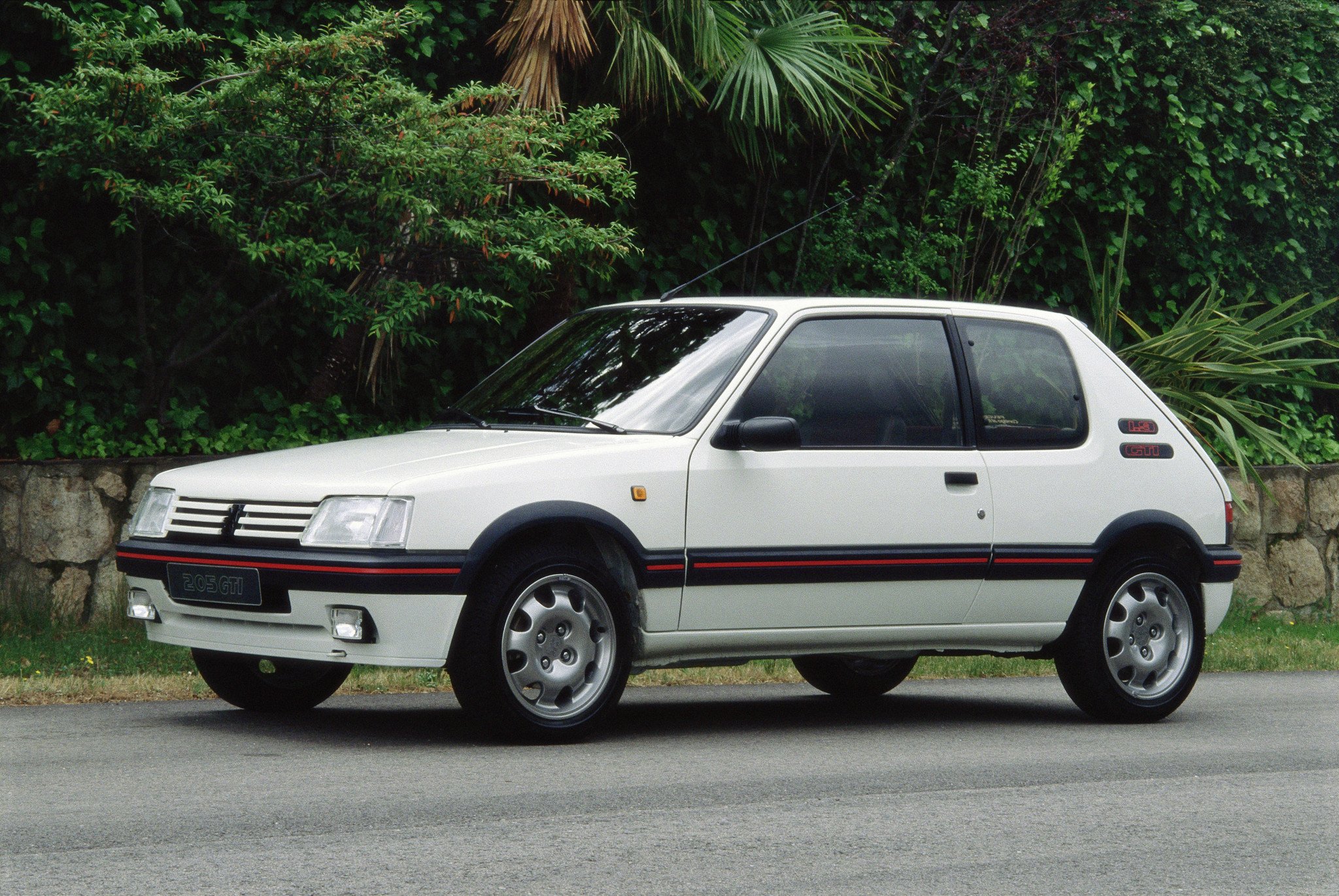 Peugeot-205-gti-frontal-2
