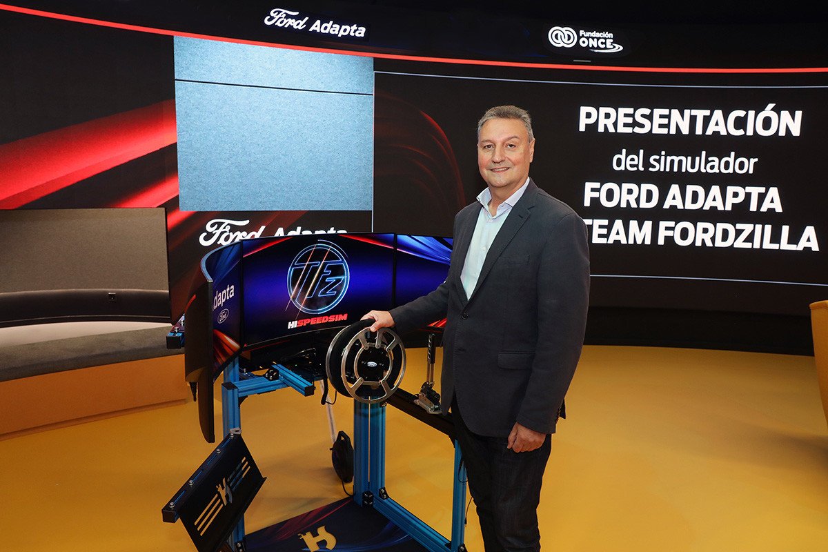 Ford y la ONCE presentan el primer simulador de simracing para personas con discapacidad