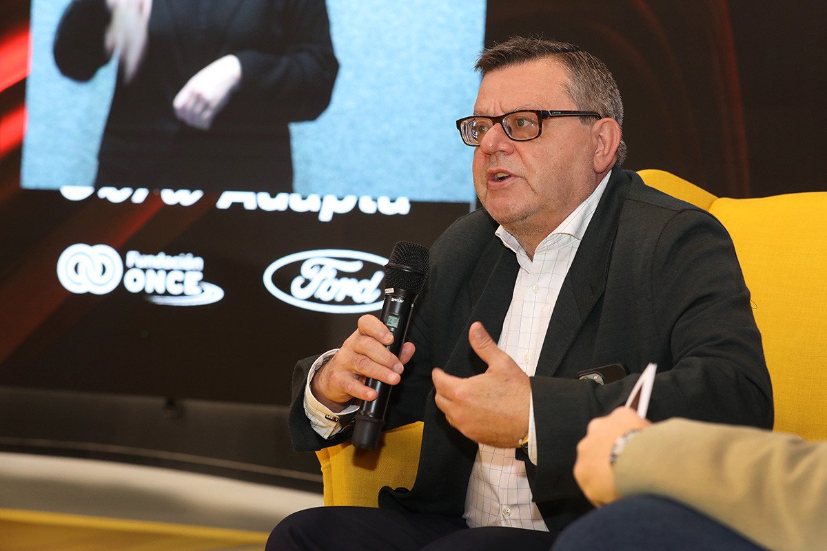 Ford y la ONCE presentan el primer simulador de simracing para personas con discapacidad