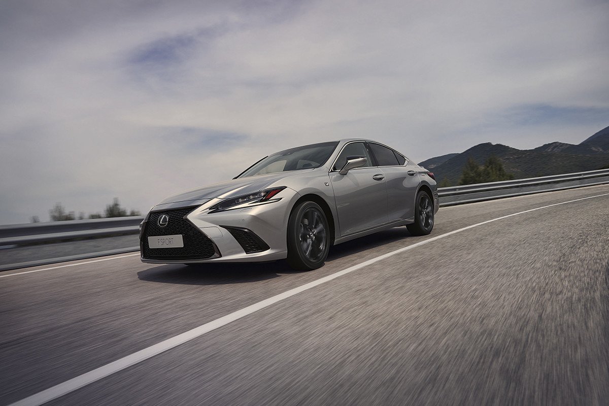 Nuevo Lexus ES 300h, la berlina se mejora en 2023