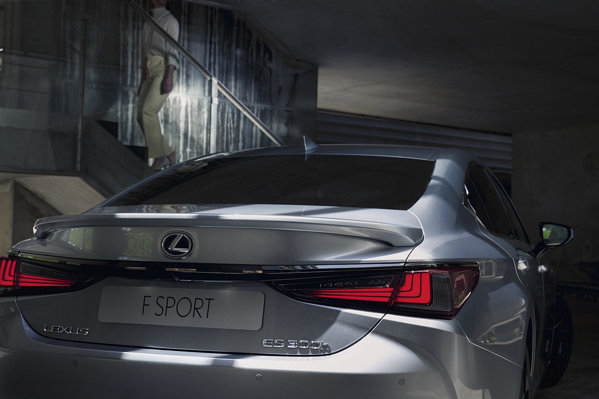 Nuevo Lexus ES 300h, la berlina se mejora en 2023