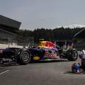 Video: Carlos Sainz Jr. circula con el Red Bull por un centro comercial