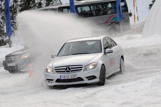 Experiencia 4Matic de Mercedes: cursos de conducción sobre nieve