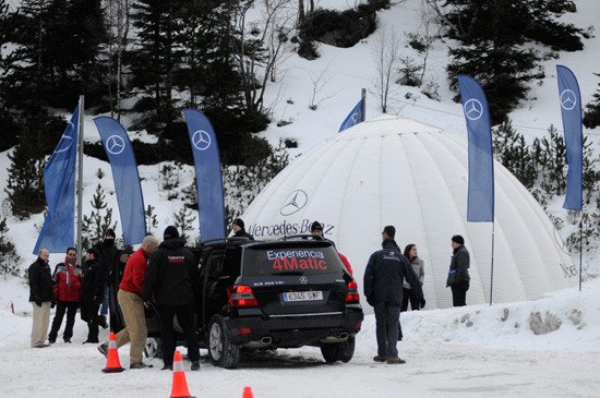 Experiencia 4Matic de Mercedes: cursos de conducción sobre nieve
