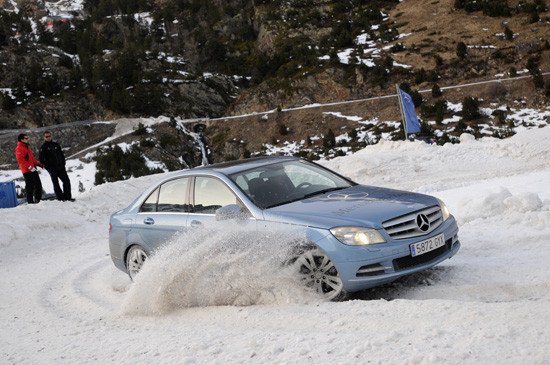 Experiencia 4Matic de Mercedes: cursos de conducción sobre nieve