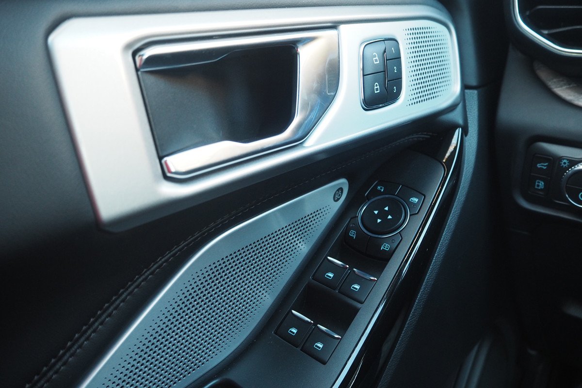 Prueba y opinión del Ford Explorer: precio, interior y su motor híbrido enchufable