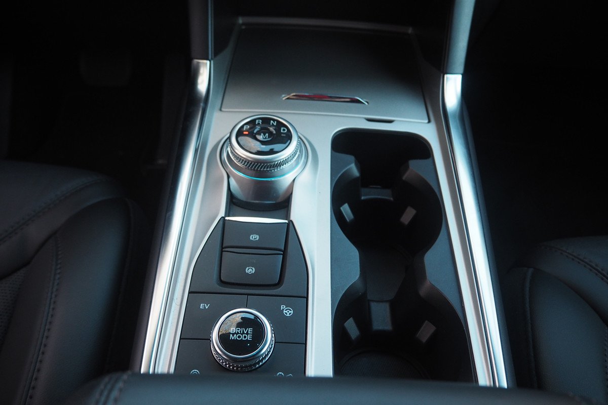 Prueba y opinión del Ford Explorer: precio, interior y su motor híbrido enchufable