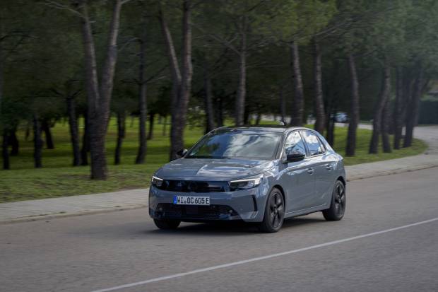 Prueba y opinión del nuevo Opel Corsa eléctrico 2023: 400 km de autonomía y 156 CV