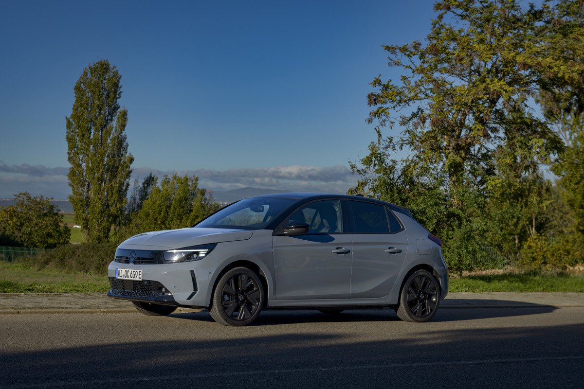 Prueba y opinión del nuevo Opel Corsa eléctrico 2023: 400 km de autonomía y 156 CV