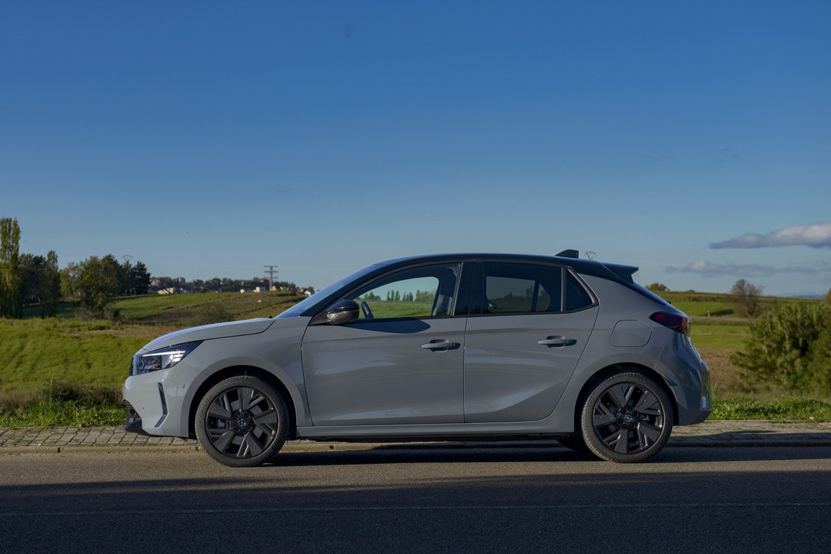 Prueba y opinión del nuevo Opel Corsa eléctrico 2023: 400 km de autonomía y 156 CV