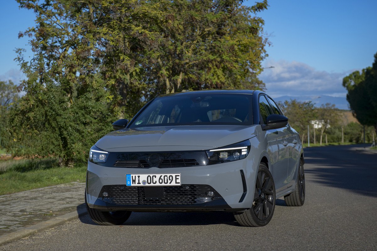 Prueba y opinión del nuevo Opel Corsa eléctrico 2023: 400 km de autonomía y 156 CV