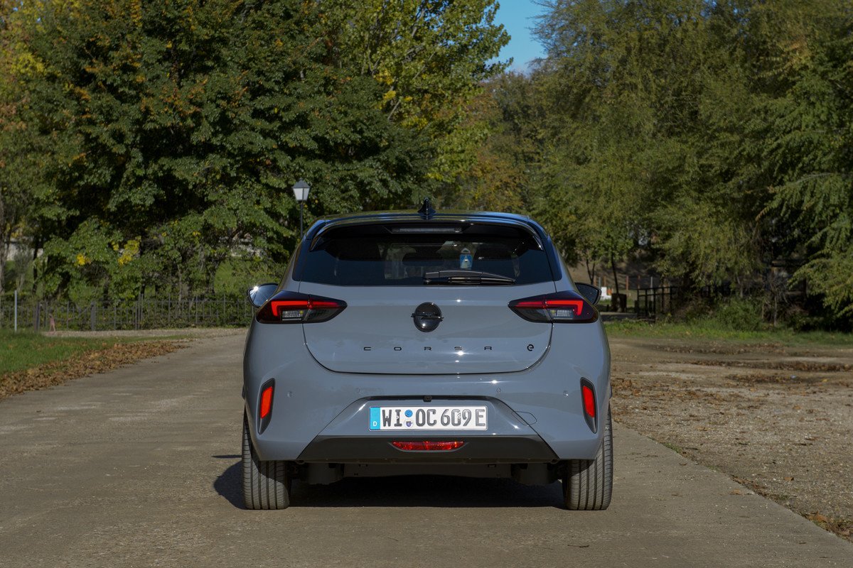 Prueba y opinión del nuevo Opel Corsa eléctrico 2023: 400 km de autonomía y 156 CV