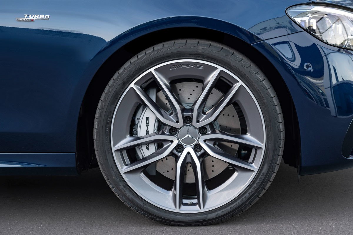 Nuevo Mercedes-AMG E 53: en sedán o familiar con 435 CV