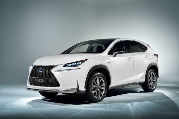 El Lexus NX 340h equipará un sistema de carga inalámbrica para móviles