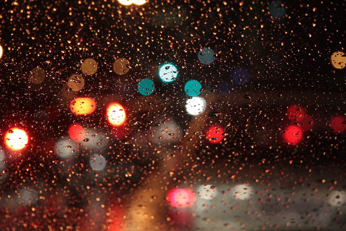 Conducir con lluvia: cómo reaccionar ante una tromba de agua