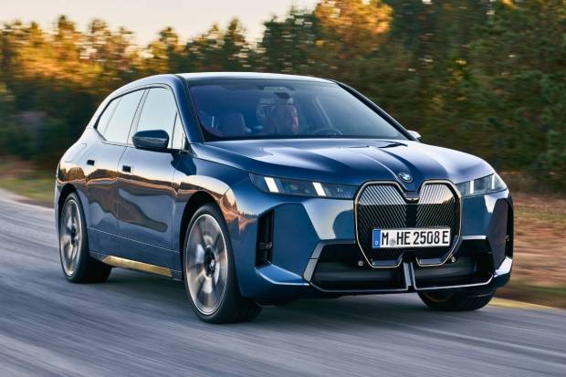 BMW iX 2025: Hasta 700 km de autonomía y más potencia en el SUV eléctrico de lujo