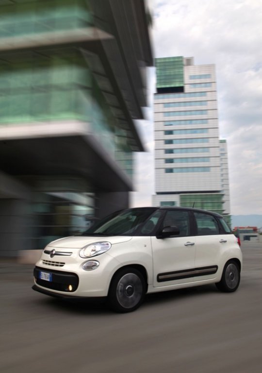 Comprar coche: Fiat 500 L, a la venta desde 13.500 €