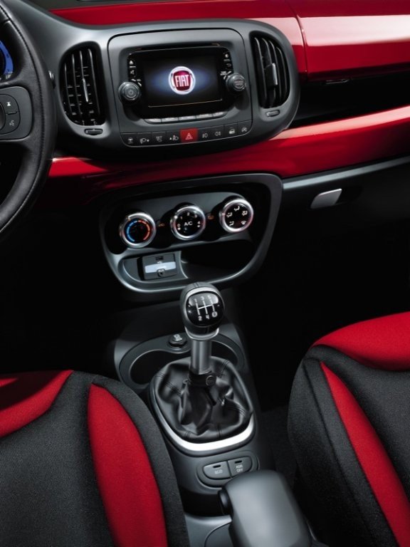 Comprar coche: Fiat 500 L, a la venta desde 13.500 €
