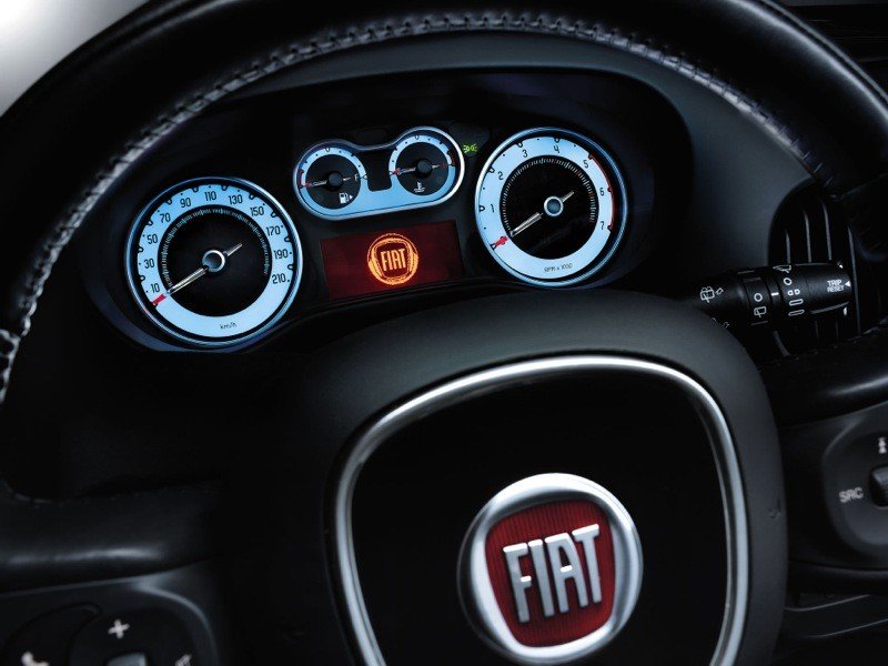 Comprar coche: Fiat 500 L, a la venta desde 13.500 €
