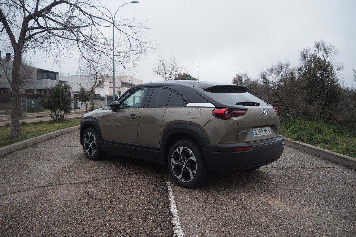 Prueba y opinión del Mazda MX-30 R-EV: analizamos sus consumos y autonomía reales