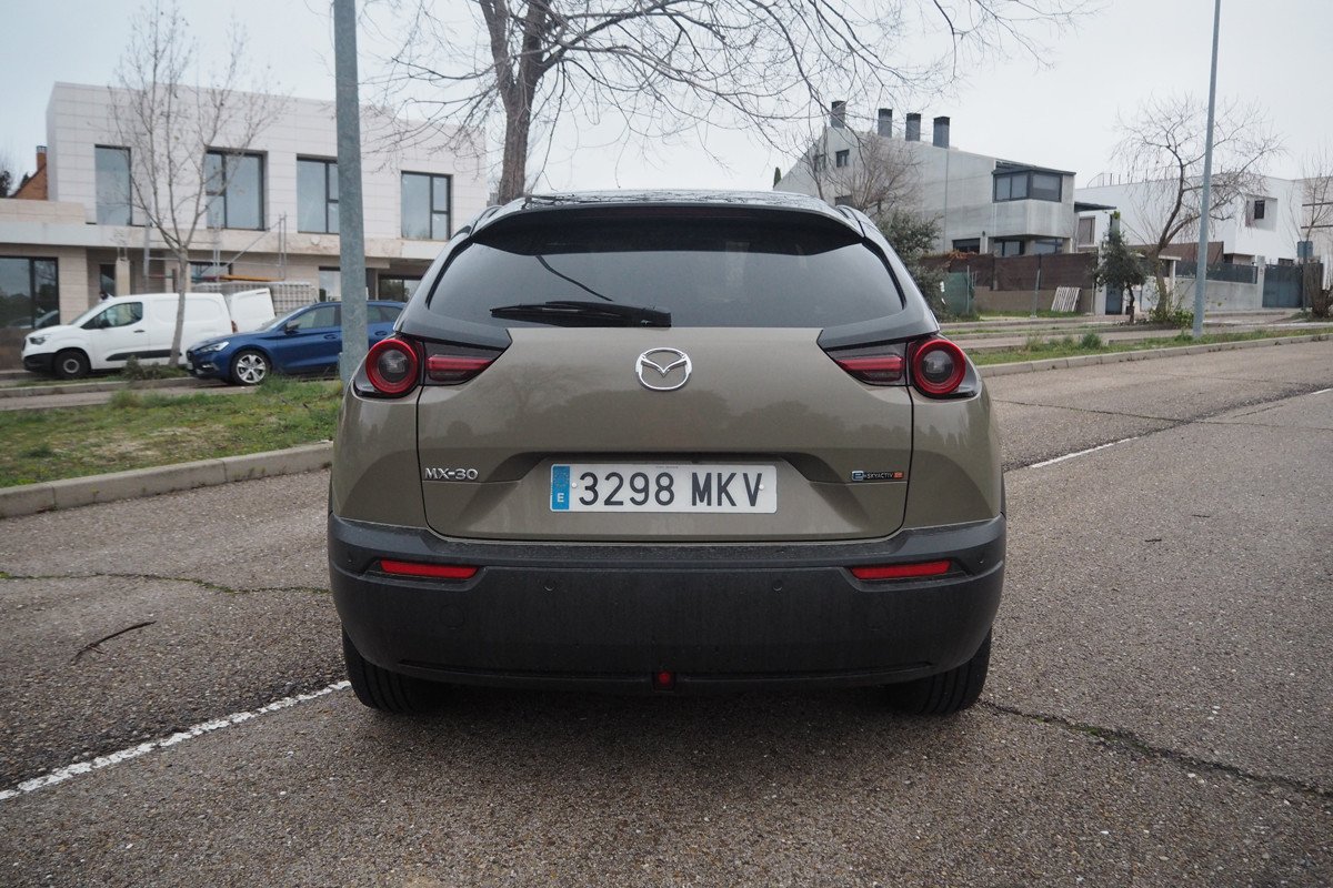 Prueba y opinión del Mazda MX-30 R-EV: analizamos sus consumos y autonomía reales