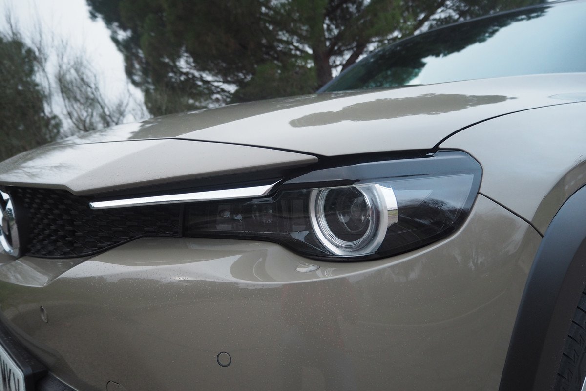 Prueba y opinión del Mazda MX-30 R-EV: analizamos sus consumos y autonomía reales