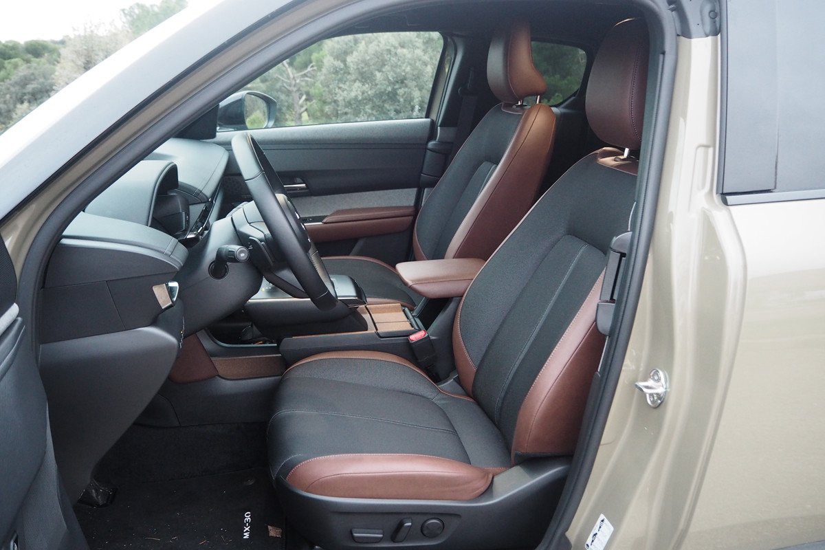 Prueba y opinión del Mazda MX-30 R-EV: analizamos sus consumos y autonomía reales
