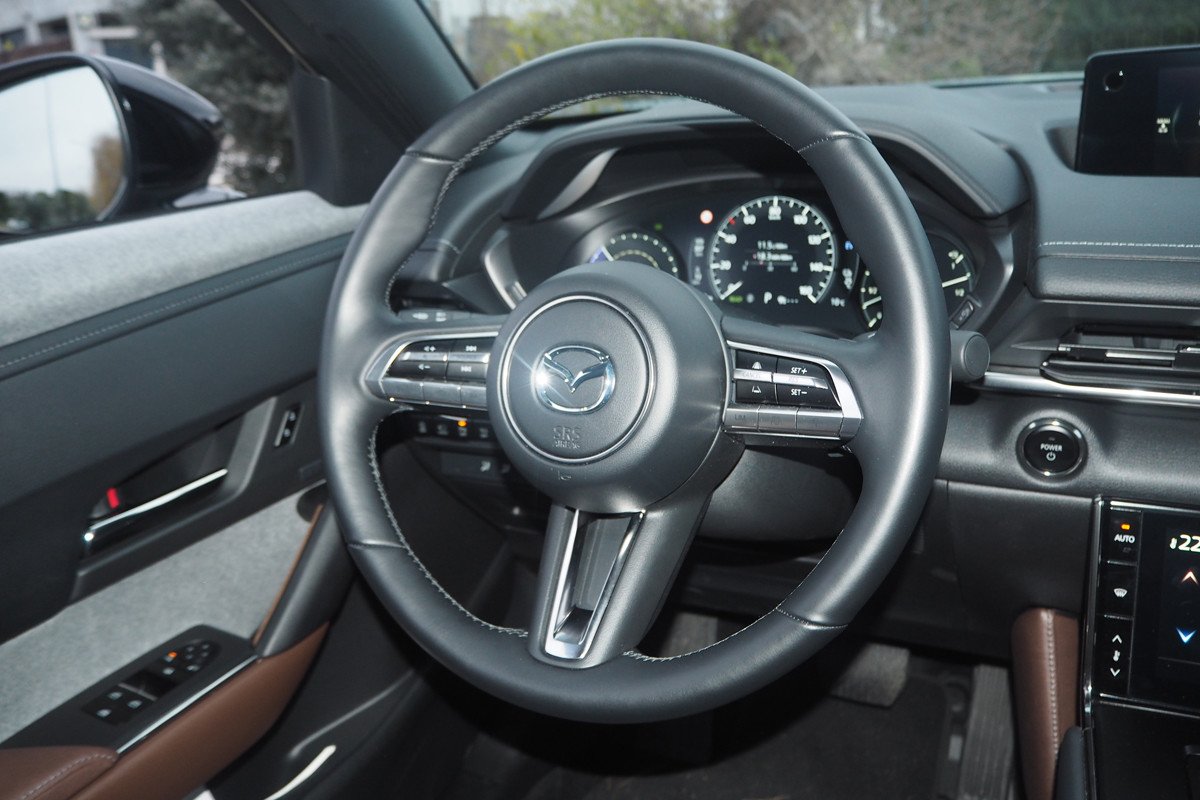 Prueba y opinión del Mazda MX-30 R-EV: analizamos sus consumos y autonomía reales