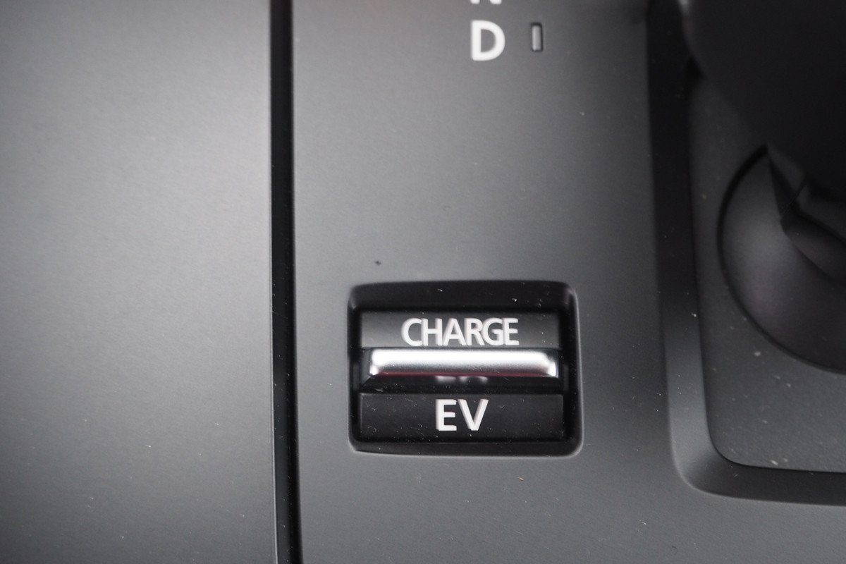Prueba y opinión del Mazda MX-30 R-EV: analizamos sus consumos y autonomía reales