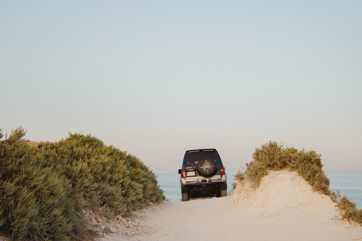 quitar la arena de la playa de tu coche