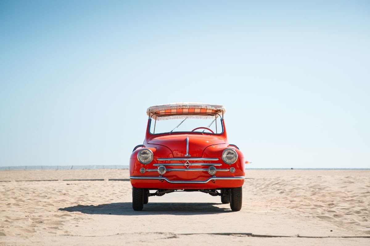 quitar la arena de la playa de tu coche